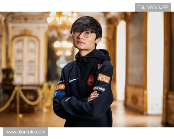 英雄联盟最新力量榜单揭晓FPX强势登顶引发热议