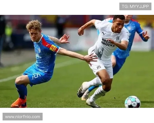 维迪斯与赫拉克的精彩对决揭示了足球战术与团队合作的完美结合